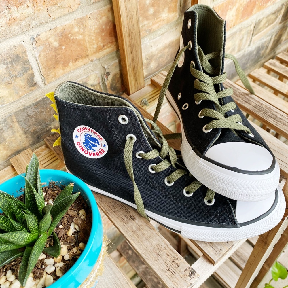- SOLD - Converse Sneakers